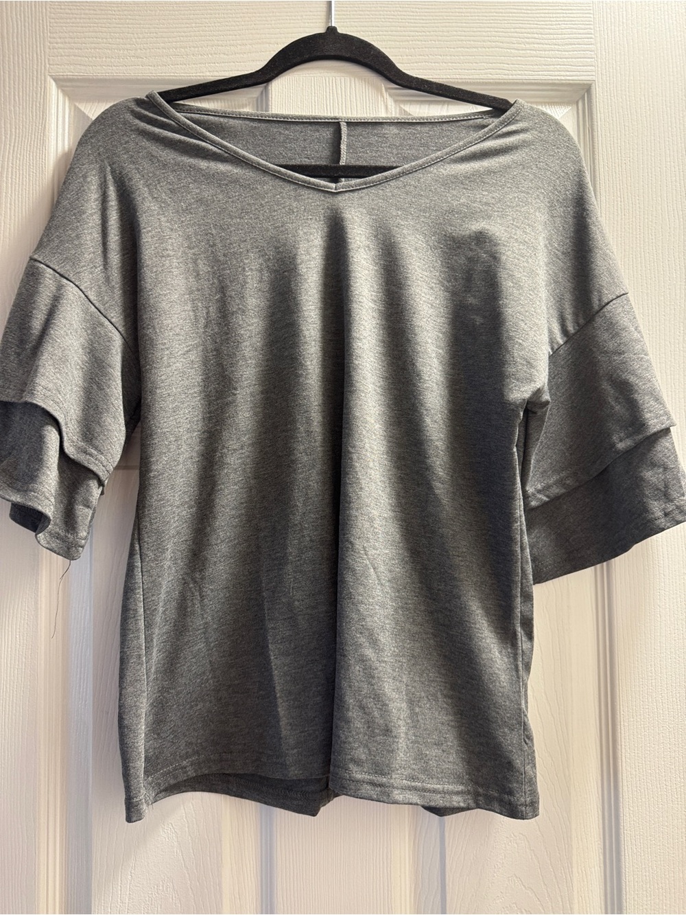 Women's Gray V-Neck Short Sleeve Ruffle Top Medium